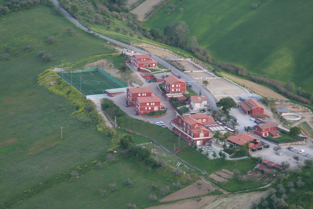 Fattoria Cerreto Hotel Mosciano SantʼAngelo Eksteriør billede