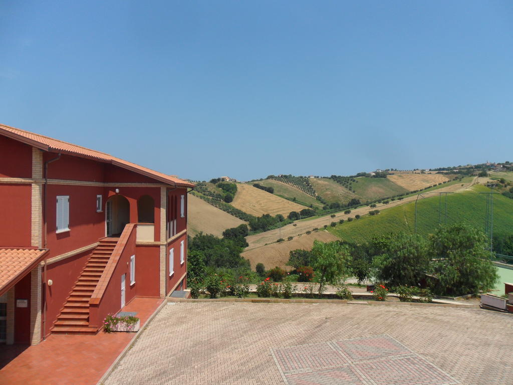 Fattoria Cerreto Hotel Mosciano SantʼAngelo Eksteriør billede