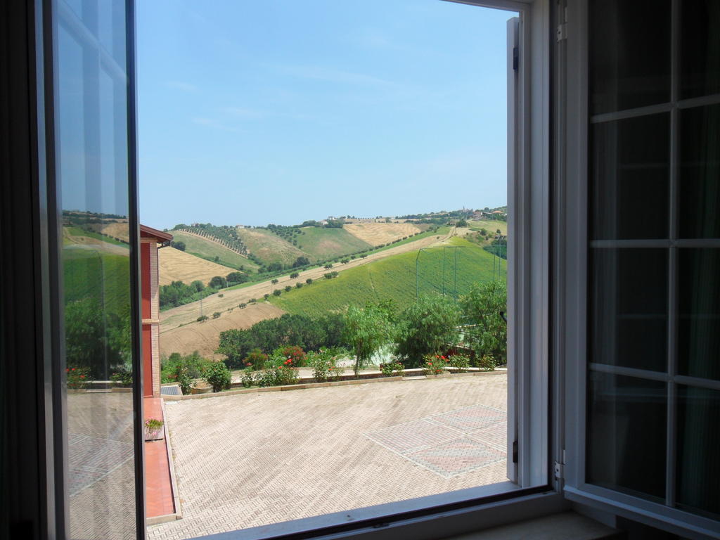Fattoria Cerreto Hotel Mosciano SantʼAngelo Værelse billede