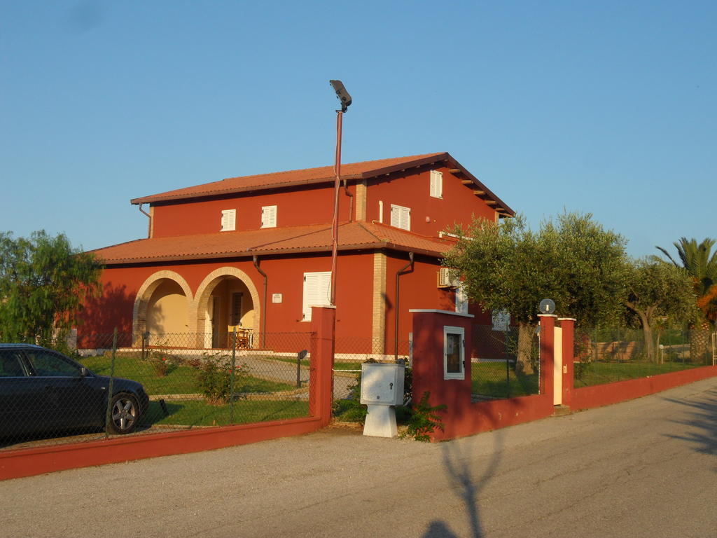 Fattoria Cerreto Hotel Mosciano SantʼAngelo Eksteriør billede