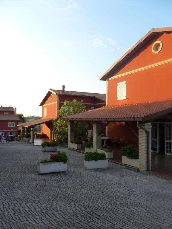 Fattoria Cerreto Hotel Mosciano SantʼAngelo Eksteriør billede