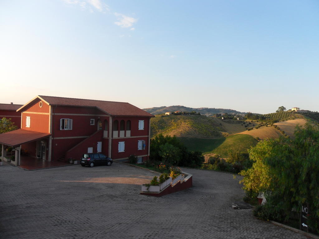 Fattoria Cerreto Hotel Mosciano SantʼAngelo Eksteriør billede