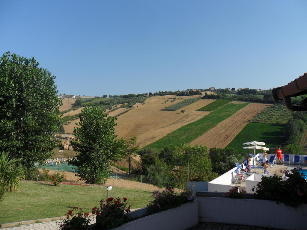 Fattoria Cerreto Hotel Mosciano SantʼAngelo Eksteriør billede