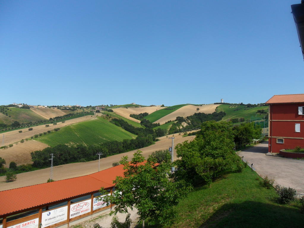 Fattoria Cerreto Hotel Mosciano SantʼAngelo Eksteriør billede