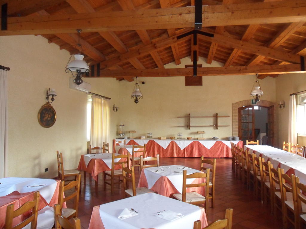 Fattoria Cerreto Hotel Mosciano SantʼAngelo Eksteriør billede