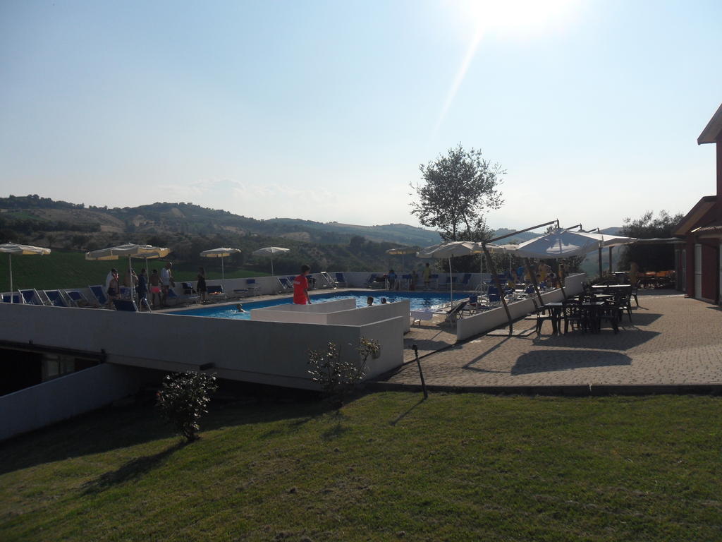 Fattoria Cerreto Hotel Mosciano SantʼAngelo Eksteriør billede