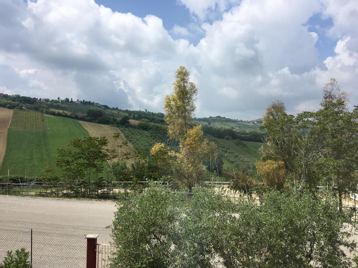 Fattoria Cerreto Hotel Mosciano SantʼAngelo Eksteriør billede